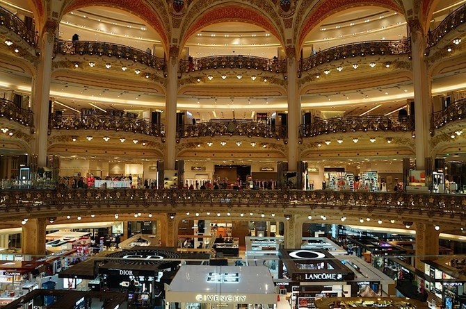 Nhung cua hang Apple Watch sang chanh nhat the gioi hinh anh