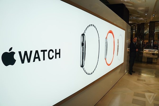 Cửa hàng bán lẻ của Apple Watch tại Galeries Lafayette, Paris.