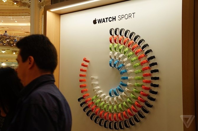 Phong cách trang trí tràn ngập thời trang và sự sáng tạo tại không gian bán lẻ của Apple Watch.