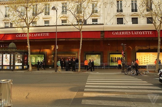 Trung tâm thương mại Galeries Lafayette, Paris Tòa nhà Galeries Lafayette, Paris sở hữu vẻ đẹp sang trọng, đẳng cấp và vô cùng quyến rũ