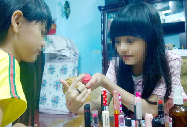 Ro mot dung my pham trang 'sieu toc' trong hoc sinh hinh anh