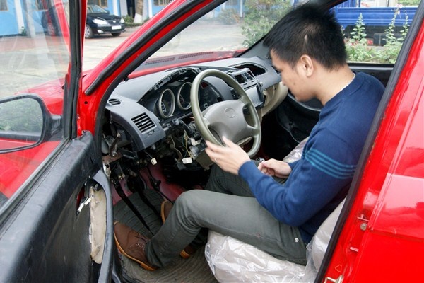 Để hoàn thiện toàn bộ nội thất xe và các bộ phận còn thiếu cần thêm khoảng <abbr class=