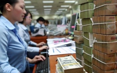 Cac sep ngan hang tinh nhan thu lao the nao? hinh anh