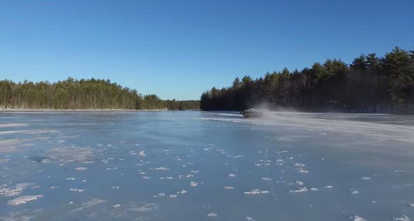 Man trinh dien an tuong cua xe tang tren ho bang hinh anh