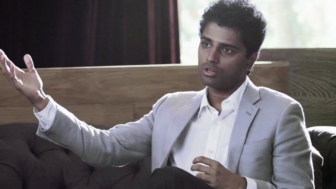 9. Naveen Selvadurai Sinh ra ở Ấn Độ và theo học tại Anh, tốt nghiệp bằng Cử nhân Khoa học Máy tính và Thạc sĩ Khoa học Máy tính, Naveen Selvadurai là người đồng sáng lập của ứng dụng điện thoại thông minh hàng đầu Foursquare. Việc tạo các trang mạng xã hội là vô cùng dễ dàng với Naveen Selvadurai và cộng tác của mình, do ông đã có rất nhiều kinh nghiệm tại các công ty khác như Nokia, Sun Microsystems và Sony. Sau khi ứng dụng được tung ra vào năm 2009, ông rời công ty vào năm 2013 và cùng với một nhà đầu tư nhỏ hình thành nên Expa studio.