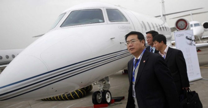 Vi sao ty phu Trung Quoc chuong mua may bay cu? hinh anh