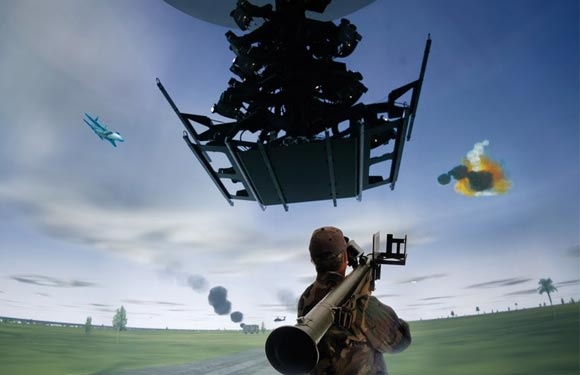 Thao trường ảo sử dụng màn hình khổng lồ hiện thị 100 loại máy bay mục tiêu. Ảnh: Foxtrot Alpha.