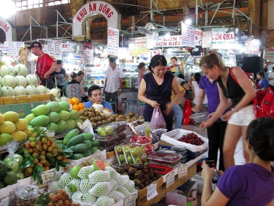 Vải thiều tại chợ Bến Thành có giá lên tới 90.000 đồng/kg.