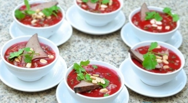 Mat mang vi bat tiet canh hinh anh