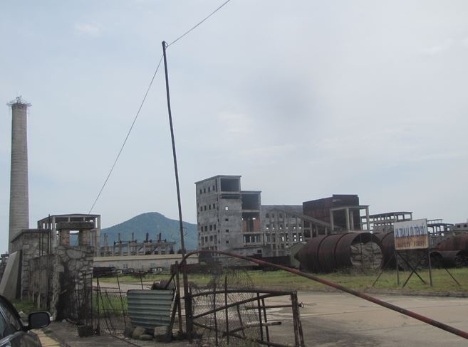 Nha may thep sap bi khai tu: Cac NH chia nhau dong sat vun hinh anh