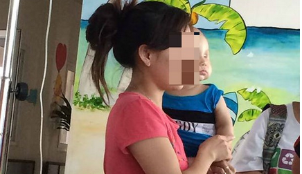 Chup anh vao ban dem phat hien con bi ung thu vong mac hinh anh