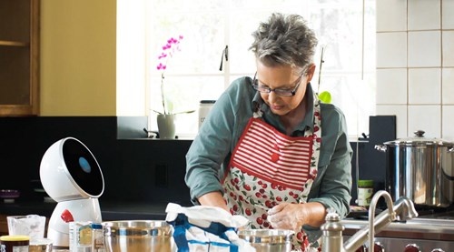 Robot Jibo vừa là người bạn, người giúp việc và thậm chí còn là phương tiện giúp kết nối các thành viên trong gia đình với nhau.