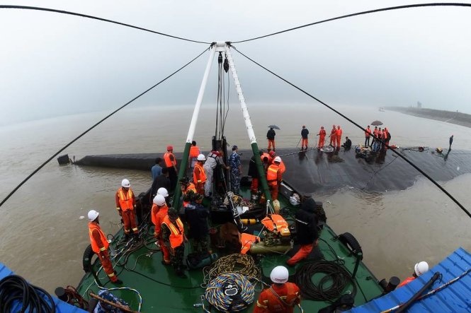 Tau lat o Trung Quoc tung vi pham quy dinh an toan hinh anh