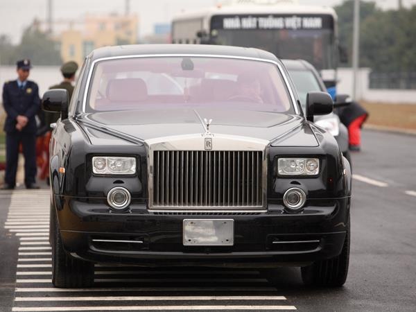 10 loai thue va phi khung lien quan den oto hinh anh