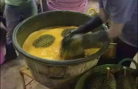 Thuc hu sau rieng ngam tam chat nhuom vang gay sot hinh anh