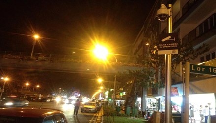 Co gi o khu 'den do' Geylang? hinh anh