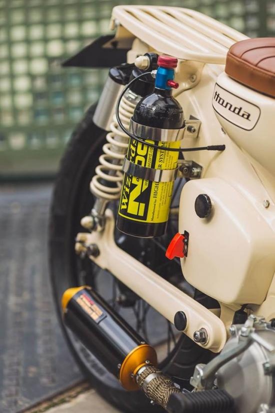 Hệ thống NOS tăng công suất thường thấy trên các mẫu xe đua Drag.