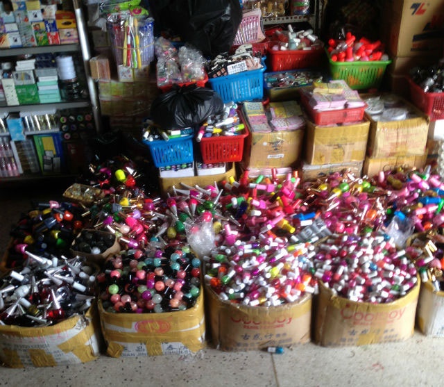 My pham ‘hang hieu sieu re’ ban day duong hinh anh