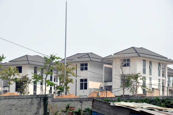 Nha giau Ha Noi bo tien mua dat vang Da Nang hinh anh