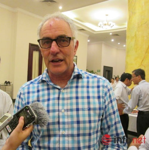 Ông Jolyon Burnett, Chủ tịch Hiệp hội mắc ca Australia.