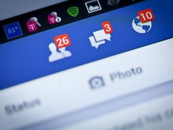 Nguoi Viet bo ra 2,5 gio moi ngay de luot Facebook hinh anh