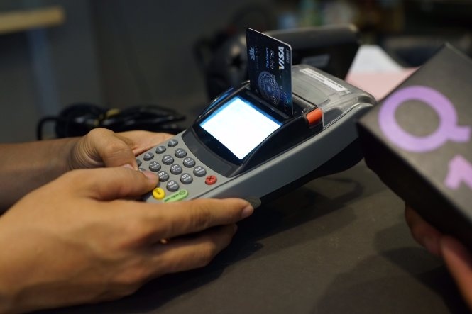 Hoa mat voi phi: Ngan hang khong the tan thu bang moi gia hinh anh