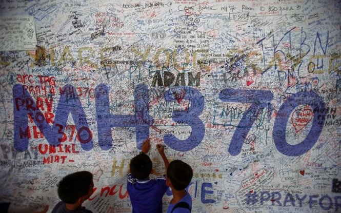 Tau Australia ngung tim kiem may bay MH370 hinh anh
