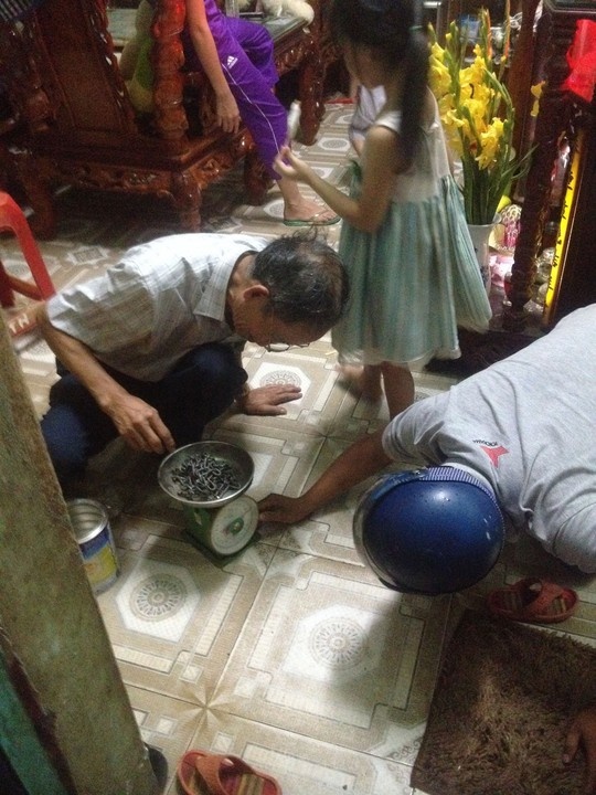 Sau khi được ông Hai T. “phù phép”, dây xích trọng lượng 1 kg thành 1,2 kg.