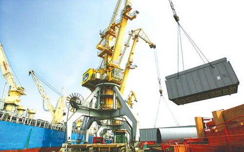 GDP tang cao nhat trong 5 nam, nhap sieu len gan 4 ty USD hinh anh