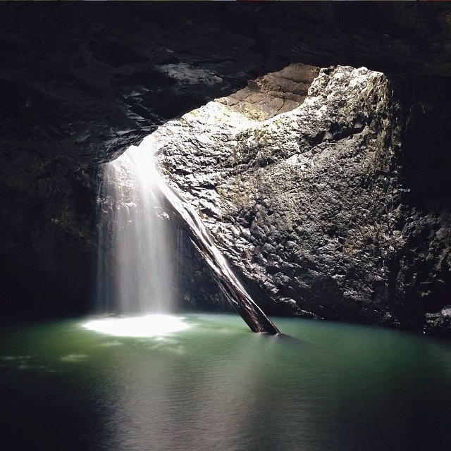 Ông đến các nước như Pháp, Ireland, Thụy Sỹ để quảng bá các sự kiện và thành phố.