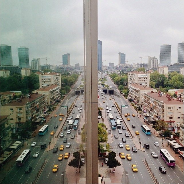 Vì vậy, ông bắt đầu chia sẻ ảnh chụp trên đường đi làm.