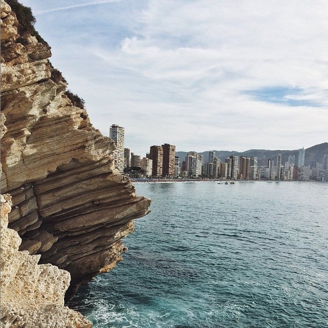 Do phần lớn người tham gia Instagram ban đầu đều là người Mỹ, nhiều ảnh đến từ New York hay San Francisco.