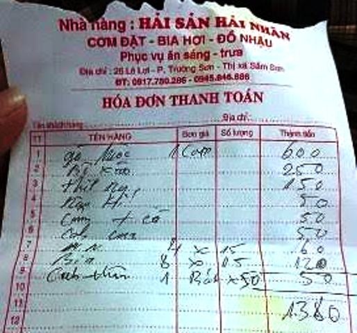 Hóa đơn được du khách chụp lại phản ánh tới Chủ tịch UBND thị xã Sầm Sơn Trịnh Huy Triều.