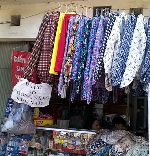 Một cửa hàng tạp hóa trên đường Trường Chinh.