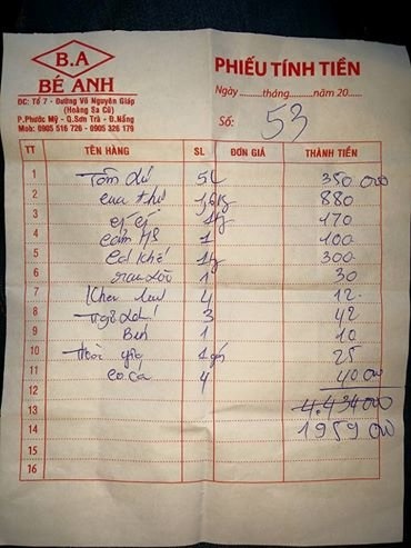 Hóa đơn tính tiền đội lên hơn gấp đôi khiến khách hàng bức xúc - Ảnh: du khách T. cung cấp.