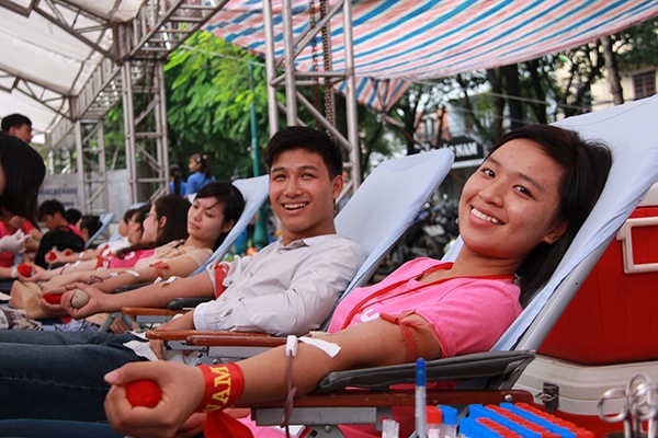 Vi sao mau hien tinh nguyen ma nguoi benh van phai tra tien? hinh anh