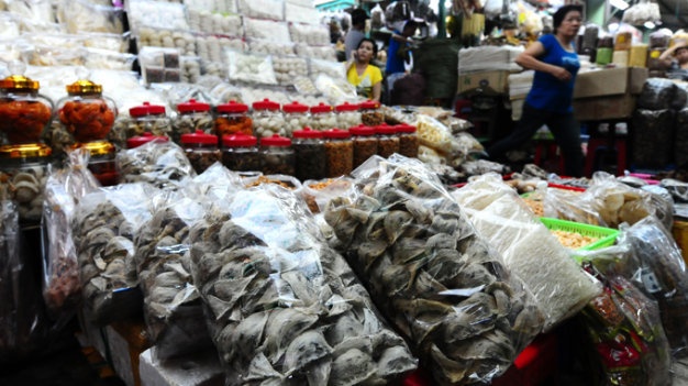 Yen sao gia 100.000 dong 100 gram hinh anh