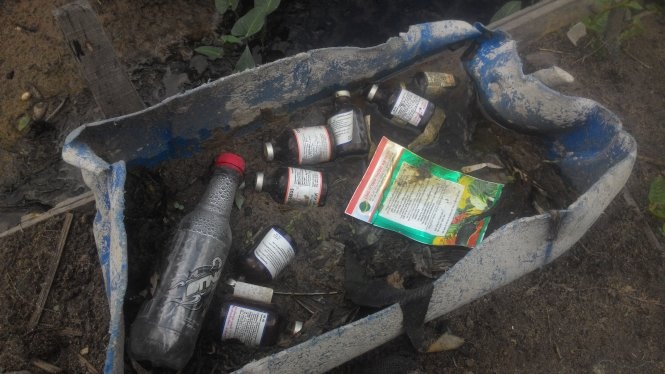 Lo mo lau chich thuoc cam cho heo hinh anh