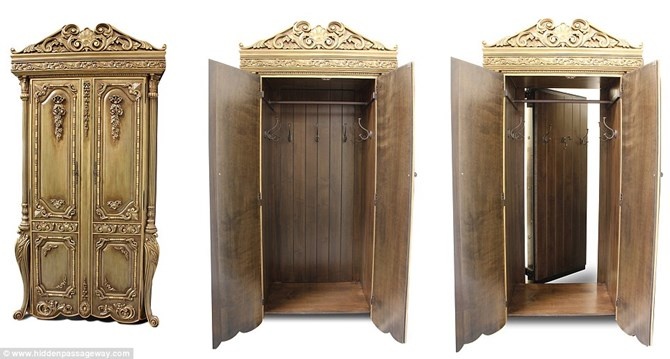 Chiếc tủ chạm trổ này khiến nhiều người liên tưởng đến chiếc tủ thần kì trong phim 