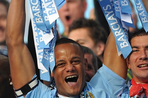 Dat bien quang cao tran  Viet Nam - Man City: 20.000 USD hinh anh