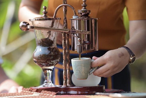 Nguoi khoi nghiep voi ca phe phan voi hinh anh