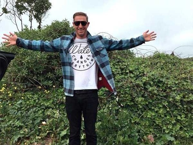 Đầu 2010, Ryan Graves được mời về làm Tổng Giám đốc (general manager) của UberCab. Không lâu sau đó, Graves được chỉ định làm CEO của công ty. UberCab ra mắt hồi tháng 6/2010 ở San Francisco. Dịch vụ gây được tiếng vang lớn, tuy nhiên, ban đầu nó không quá thu hút các nhà đầu tư. 