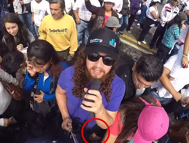 Dung gay tu suong, vo tinh quay duoc canh bi moc tui hinh anh