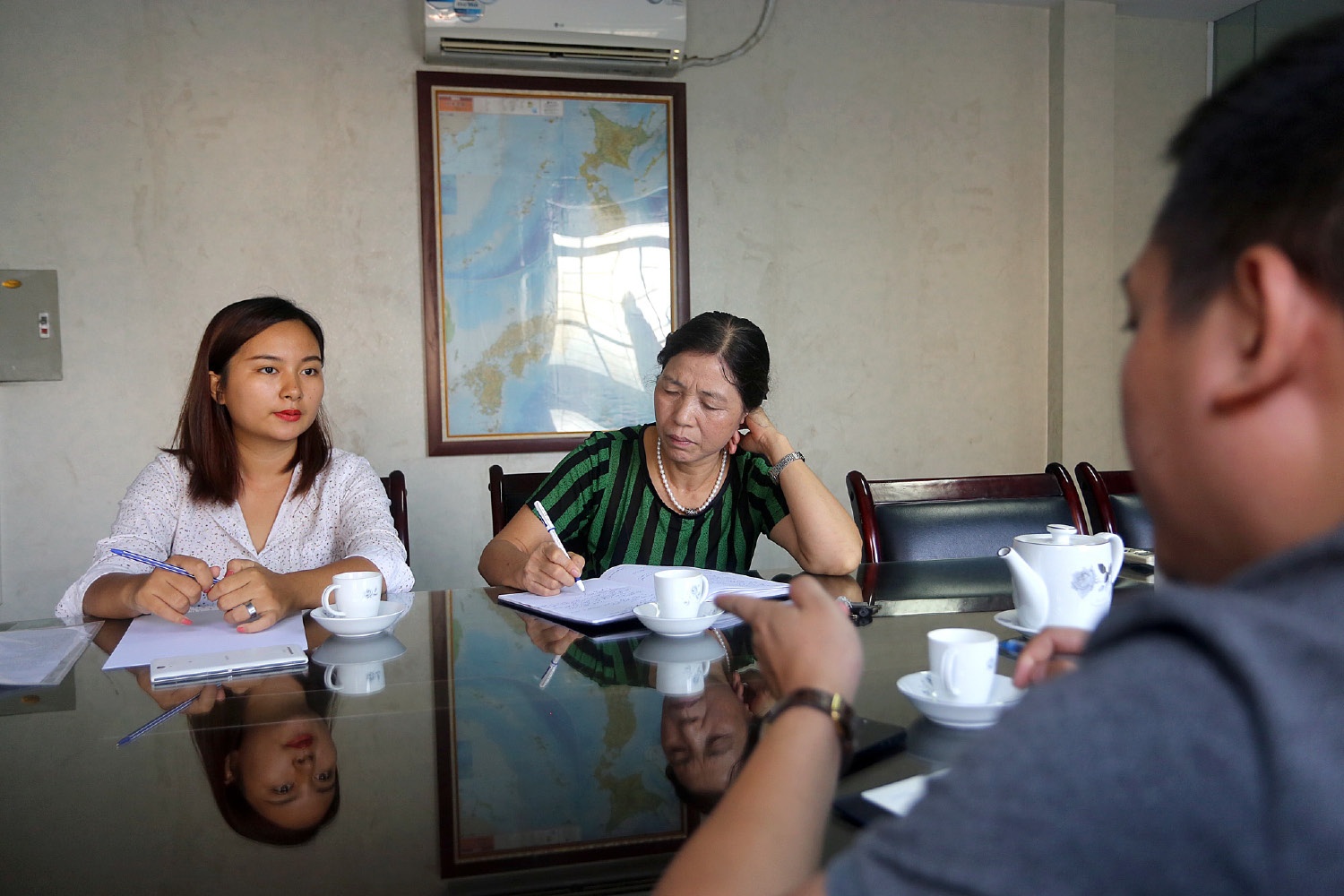 Giup viec tai A-rap Xe-ut: Vua bi no luong, vua bi de doa hinh anh