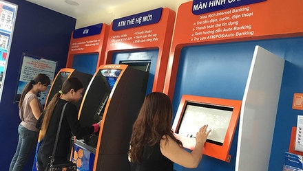 Thu lai suat su dung the tin dung len den 31,2%/nam hinh anh