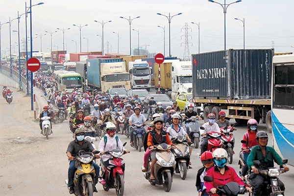 Vi sao TP HCM muon tang phi dang ky oto gap 5 lan? hinh anh