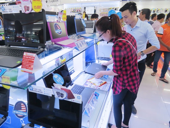 Thi truong laptop ram rich don mua khai truong hinh anh