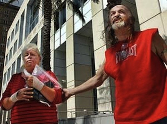 Vợ chồng Alex và Rhoda Toth.