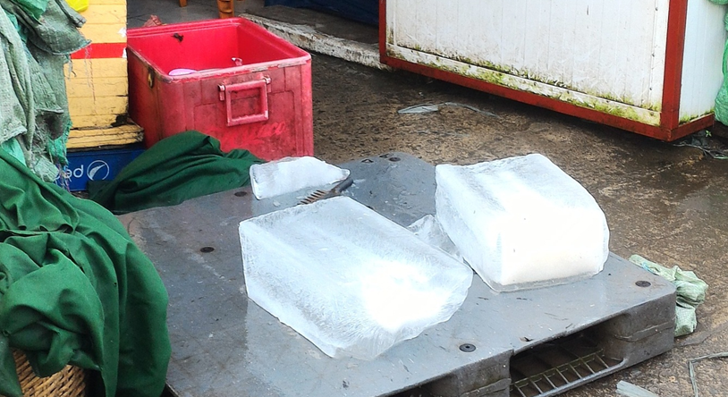 Nuoc da tinh khiet o Sai Gon duoc san xuat ban ra sao? hinh anh