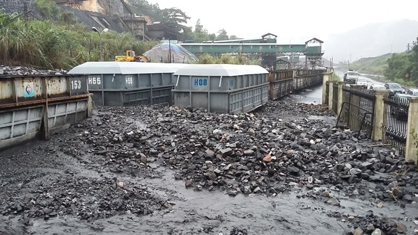 Tinh huong chua tung co: Dien luc an dong tung ngay hinh anh